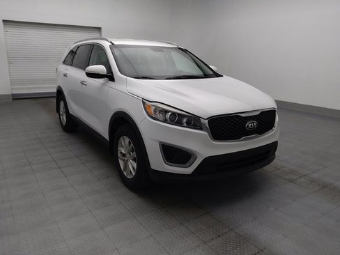 Used 2018 Kia Sorento FWD image 14