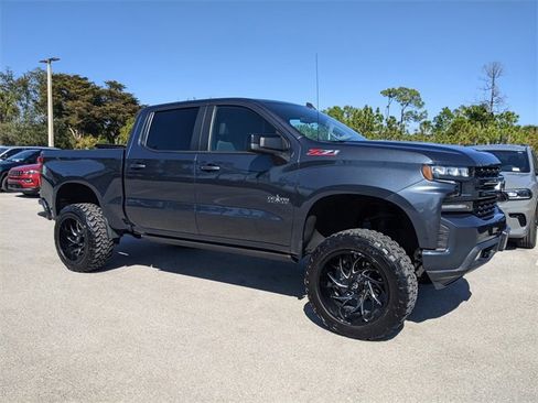 Used 2021 Chevrolet Silverado 1500 RST image 2