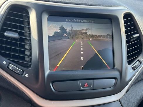 Used 2016 Jeep Cherokee Limited AWD/4WD image 23