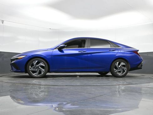 Used 2025 Hyundai Elantra SEL FWD image 43