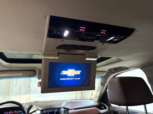 Used 2018 Chevrolet Suburban Premier AWD/4WD image 39