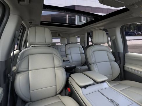 New 2026 Lincoln Navigator Reserve w/ Jet Appearance Package AWD/4WD image 10