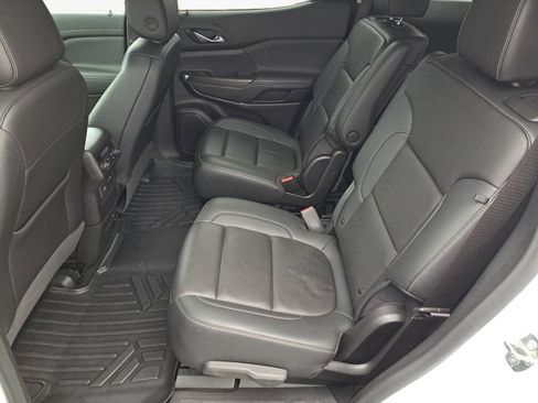 Certified 2022 GMC Acadia SLT w/ Technology Package image 12