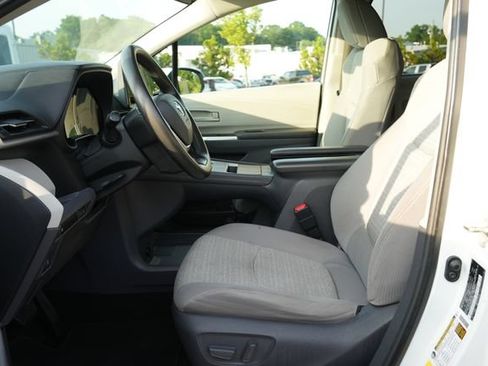 Used 2021 Toyota Sienna LE FWD image 21