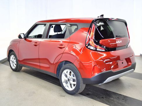 Used 2025 Kia Soul LX w/ LX Technology Package image 5