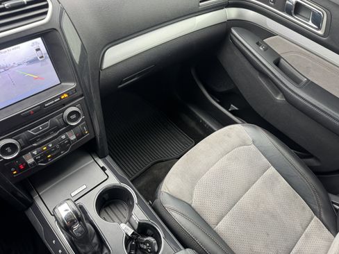 Used 2017 Ford Explorer XLT w/ Equipment Group 202A image 32