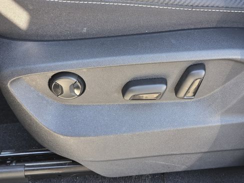 Used 2023 Volkswagen Atlas Cross Sport SE image 14