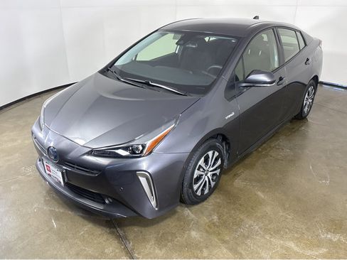 Used 2021 Toyota Prius LE image 15