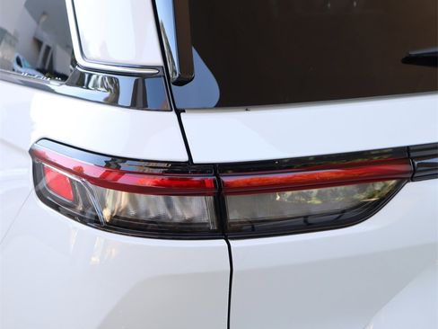 Used 2023 Jeep Grand Cherokee Overland w/ Luxury Tech Group IV image 7