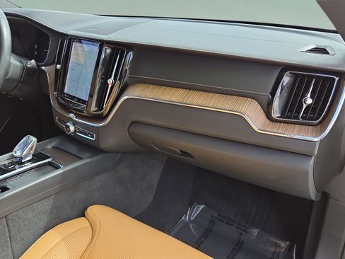 Used 2022 Volvo XC60 B5 Inscription w/ Advanced Package image 17