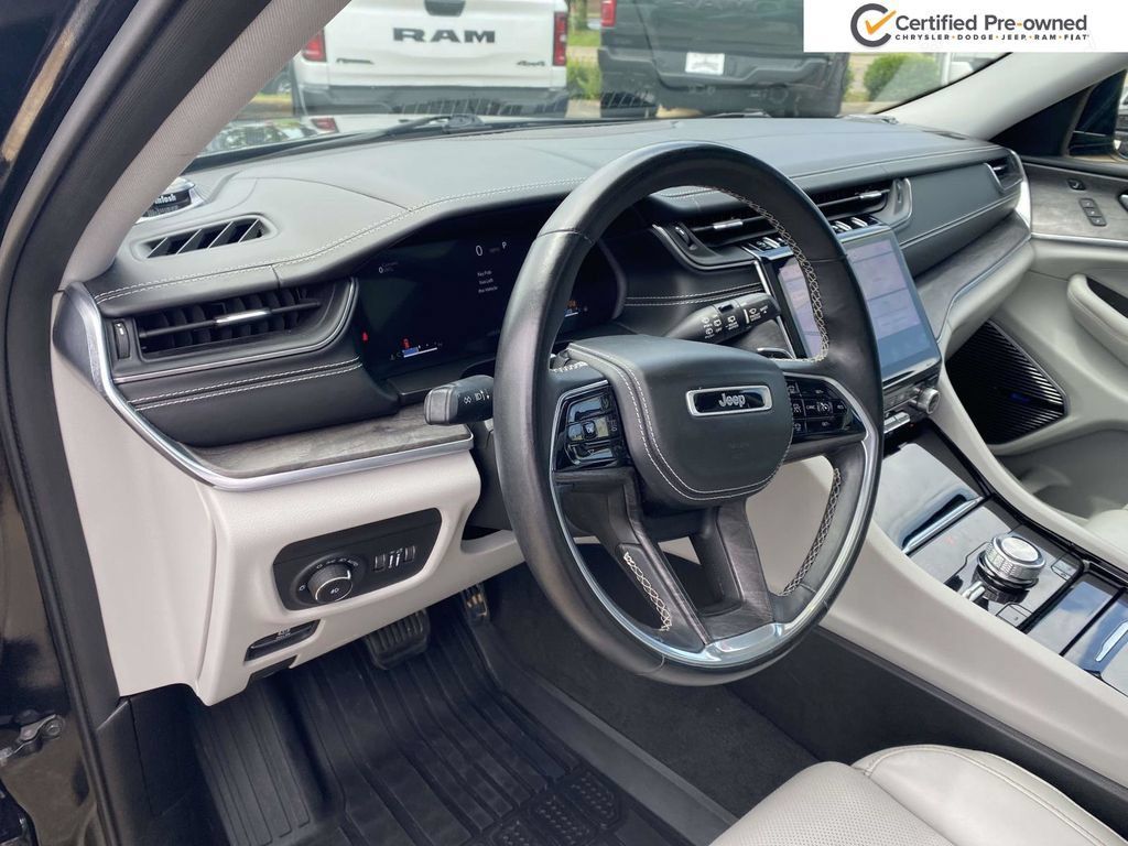 Used 2021 Jeep Grand Cherokee L Overland w/ Luxury Tech Group IV AWD/4WD image 22