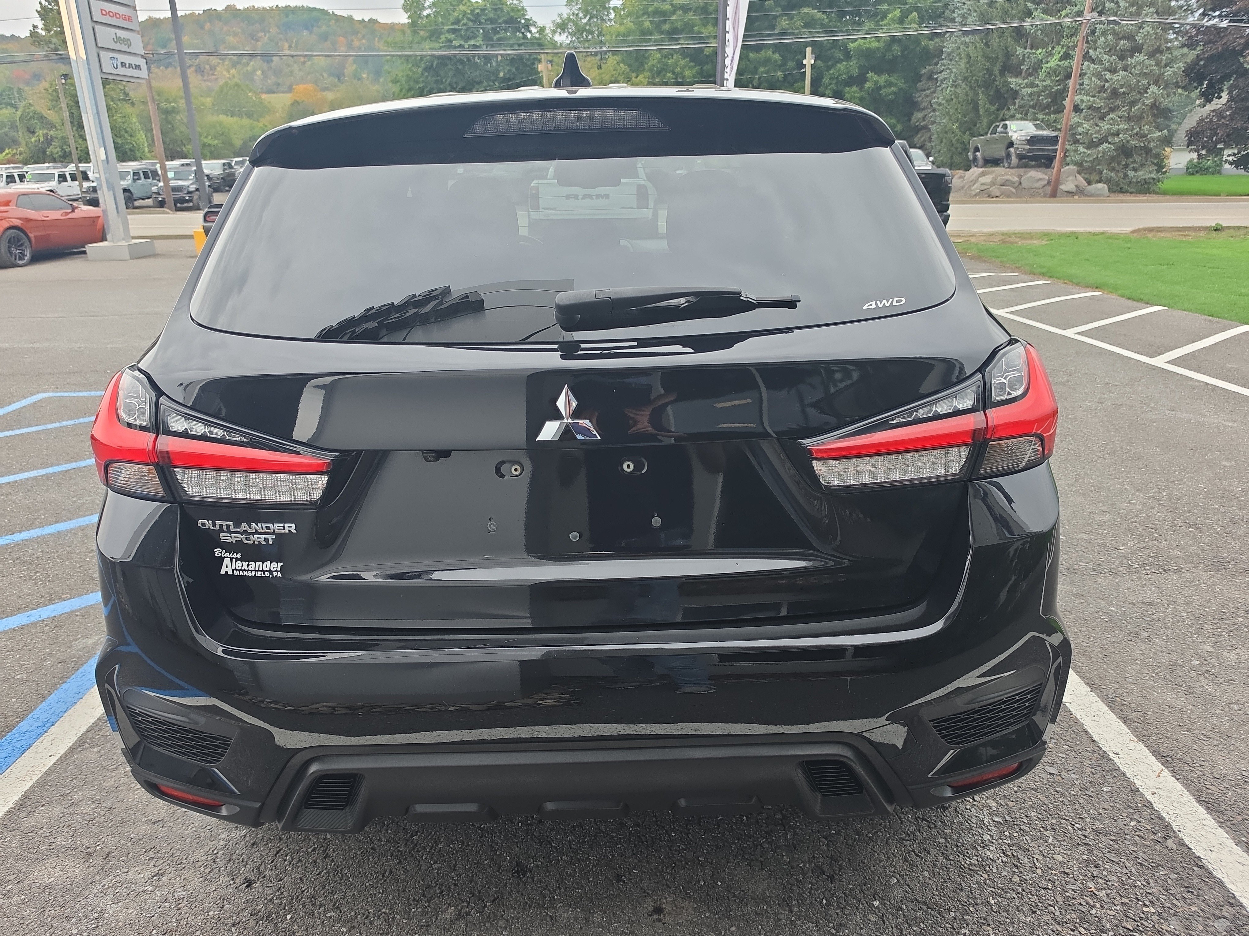 Used 2023 Mitsubishi Outlander Sport ES AWD/4WD image 4