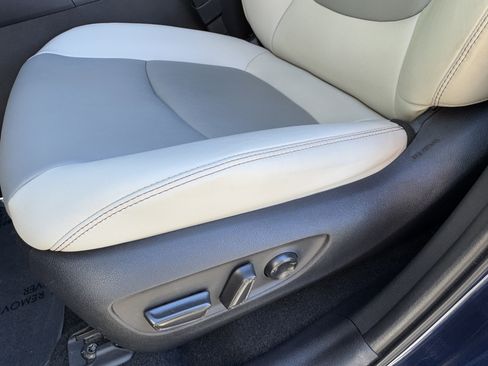 Used 2022 Toyota RAV4 XLE Premium image 15