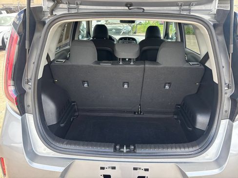 Used 2025 Kia Soul LX w/ LX Technology Package FWD image 29