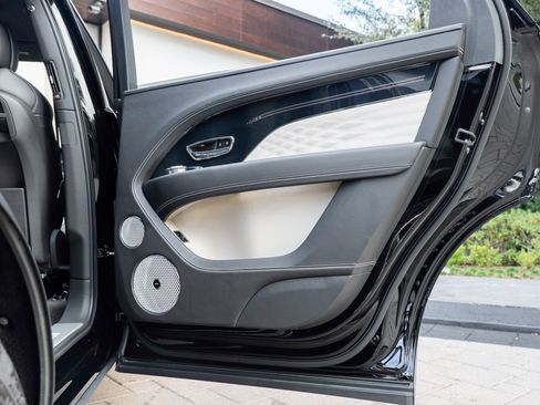 Used 2023 Bentley Bentayga Extended Wheelbase image 56