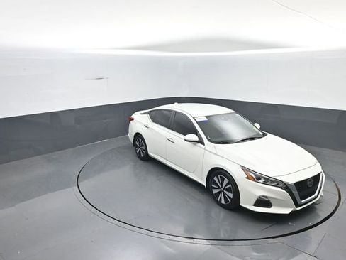 Used 2022 Nissan Altima 2.5 SV FWD image 14