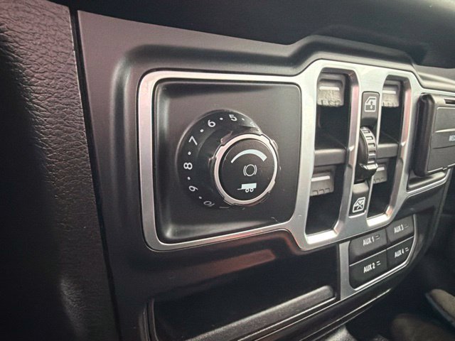 Used 2020 Jeep Gladiator Overland AWD/4WD image 19
