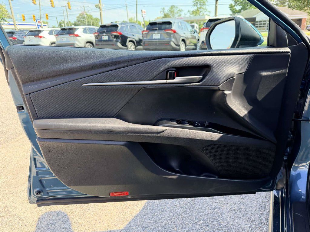 Certified 2025 Toyota Camry SE FWD image 17