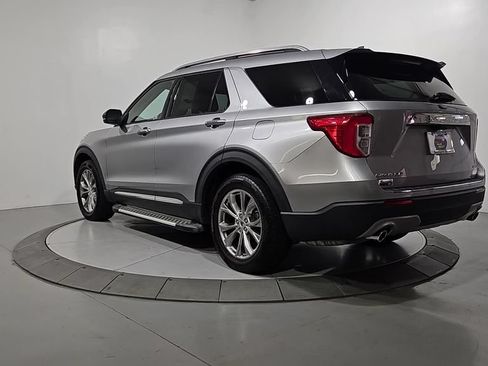 Used 2021 Ford Explorer Limited w/ Equipment Group 301A AWD/4WD image 3