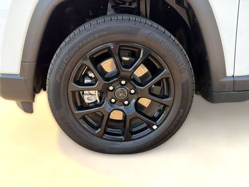 Used 2026 Jeep Compass Latitude AWD/4WD image 11