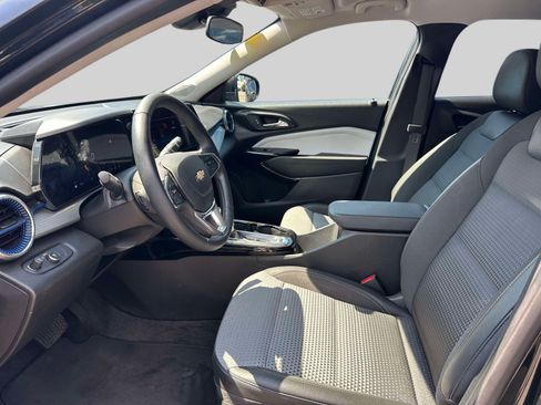 Used 2024 Chevrolet Trax LT w/ Driver Confidence Package FWD image 14