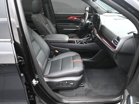 Used 2024 Chevrolet Traverse RS w/ LPO, Floor Liner Package image 36