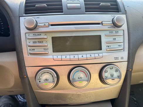 Used 2009 Toyota Camry LE FWD image 18