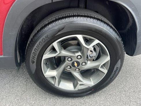 Used 2025 Chevrolet Trax LT w/ LT Convenience Package FWD image 16