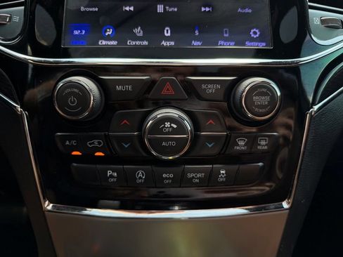 Used 2020 Jeep Grand Cherokee Overland AWD/4WD image 19