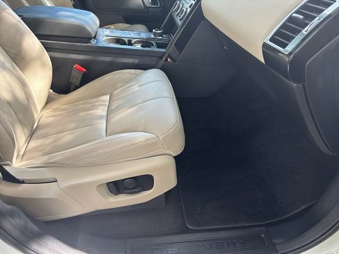 Used 2020 Land Rover Discovery SE image 22