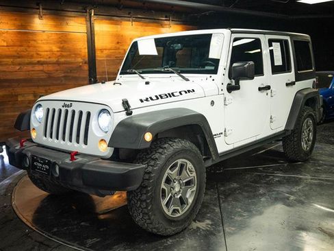Used 2017 Jeep Wrangler Unlimited Rubicon w/ Connectivity Group AWD/4WD image 2