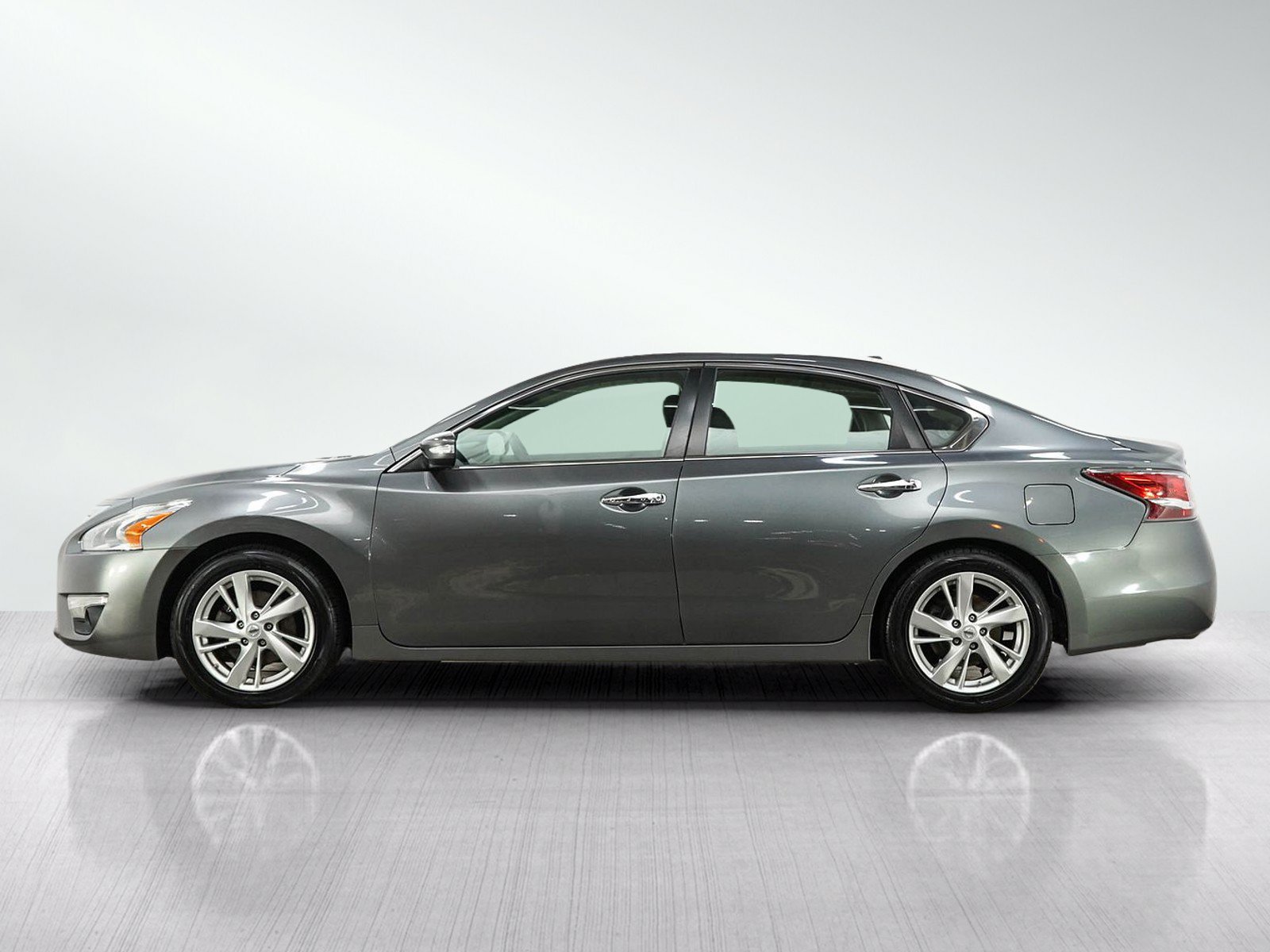 Used 2015 Nissan Altima 2.5 SL FWD image 2