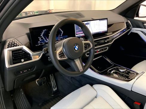 Used 2025 BMW X5 xDrive40i w/ M Sport Package image 17