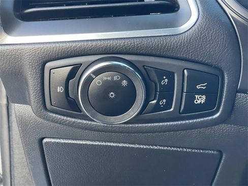 Used 2024 Ford Edge Titanium image 19