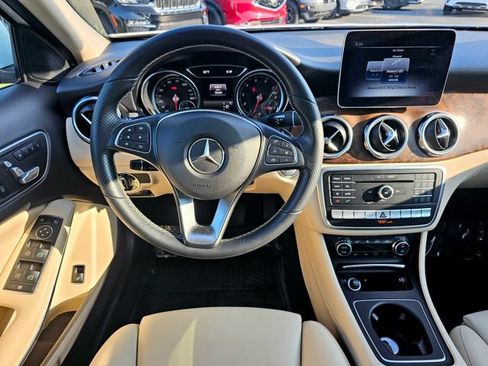 Used 2019 Mercedes-Benz GLA 250 4MATIC image 31