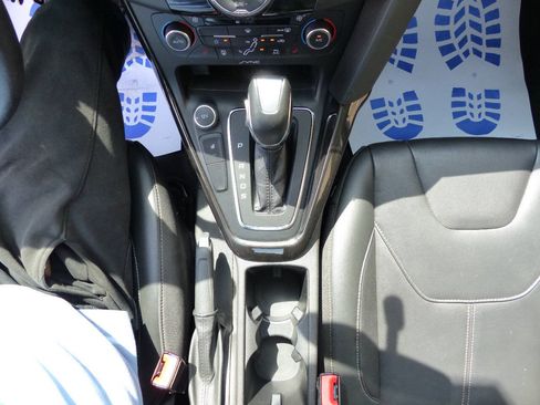 Used 2017 Ford Focus Titanium FWD image 37