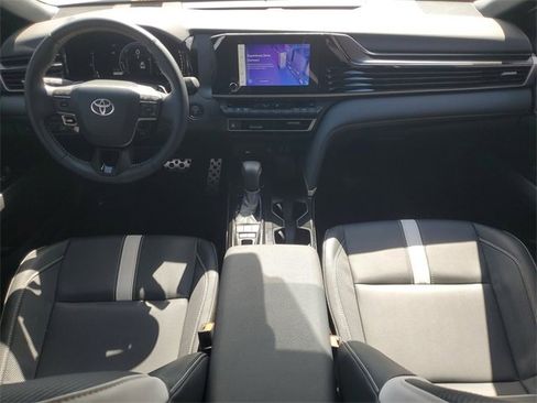 Used 2025 Toyota Camry SE w/ Convenience Package image 14