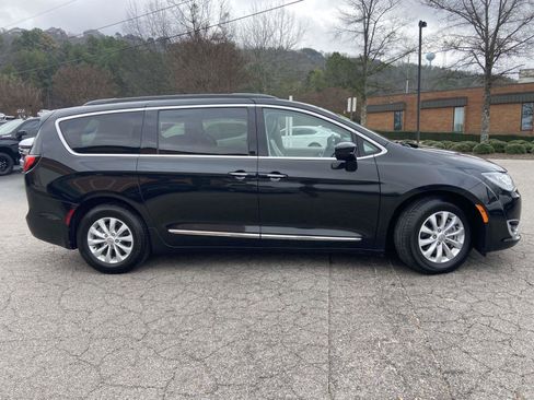 Used 2017 Chrysler Pacifica Touring-L image 20