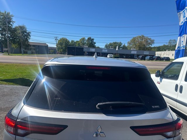 Used 2022 Mitsubishi Outlander SE AWD/4WD image 6