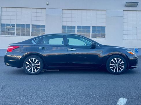 Used 2017 Nissan Altima 2.5 SV image 3
