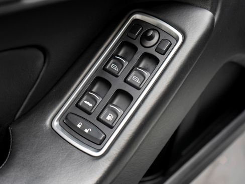 Used 2016 Aston Martin Vanquish Volante image 15