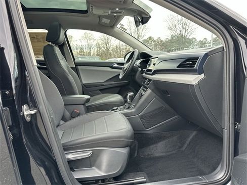 Used 2023 Volkswagen Taos SE w/ Panoramic Sunroof Package image 29