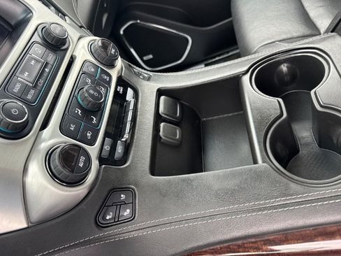 Used 2017 GMC Yukon SLT w/ Premium Edition AWD/4WD image 21