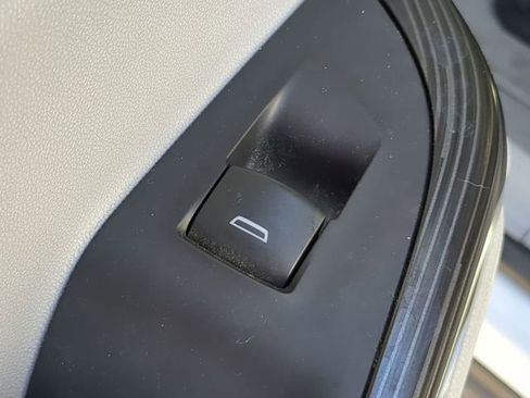 Used 2018 GMC Acadia SLT image 33