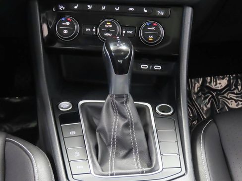 Used 2024 Volkswagen Jetta SE FWD image 11