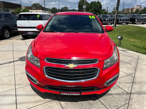 Used 2016 Chevrolet Cruze LT FWD image 2