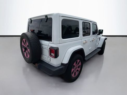 Used 2018 Jeep Wrangler Unlimited Sahara AWD/4WD image 8