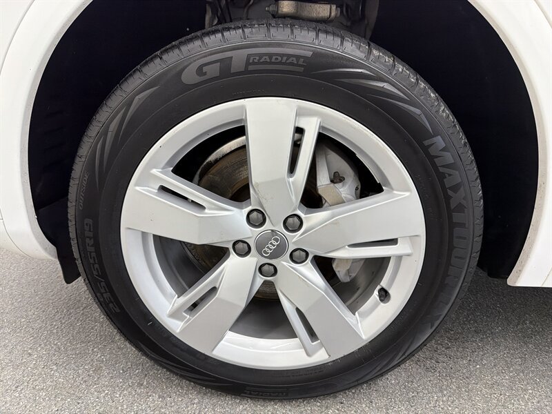 Used 2019 Audi Q5 2.0T Premium Plus w/ Premium Plus Package AWD/4WD image 16