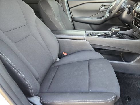 Used 2024 Nissan Rogue S AWD/4WD image 9