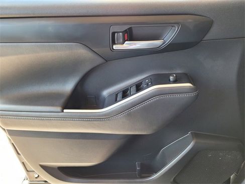 Certified 2022 Toyota Highlander XLE image 22